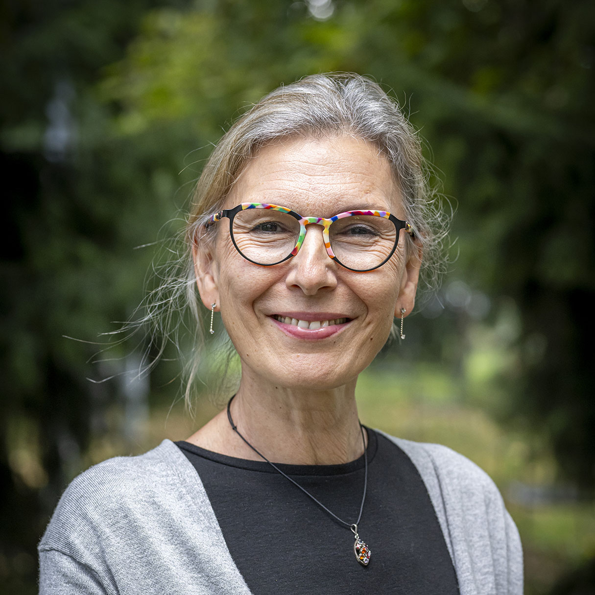 Zvjezdana okreće glavu iz profila